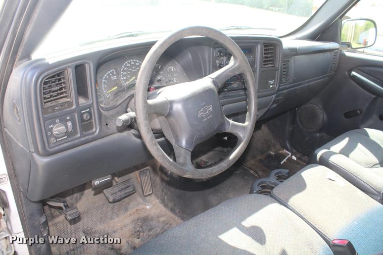 image for item K5808 2001 Chevrolet Silverado 1500 pickup truck