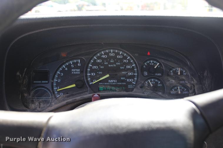 image for item K5808 2001 Chevrolet Silverado 1500 pickup truck