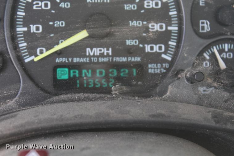 image for item K5808 2001 Chevrolet Silverado 1500 pickup truck