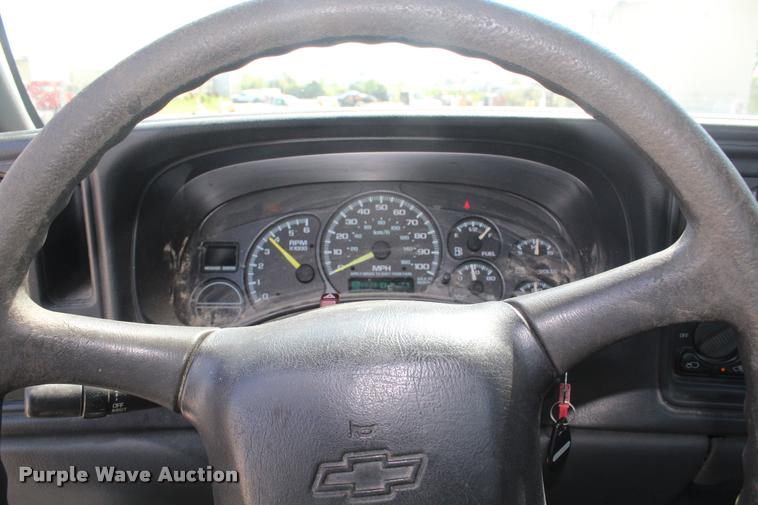 image for item K5808 2001 Chevrolet Silverado 1500 pickup truck