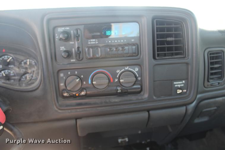 image for item K5808 2001 Chevrolet Silverado 1500 pickup truck