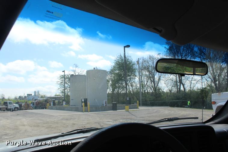 image for item K5808 2001 Chevrolet Silverado 1500 pickup truck