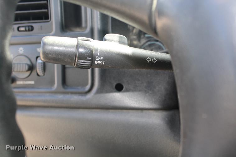 image for item K5808 2001 Chevrolet Silverado 1500 pickup truck