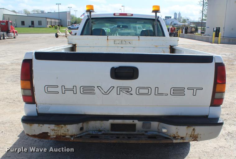 image for item K5808 2001 Chevrolet Silverado 1500 pickup truck