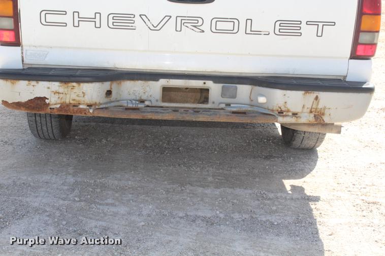 image for item K5808 2001 Chevrolet Silverado 1500 pickup truck