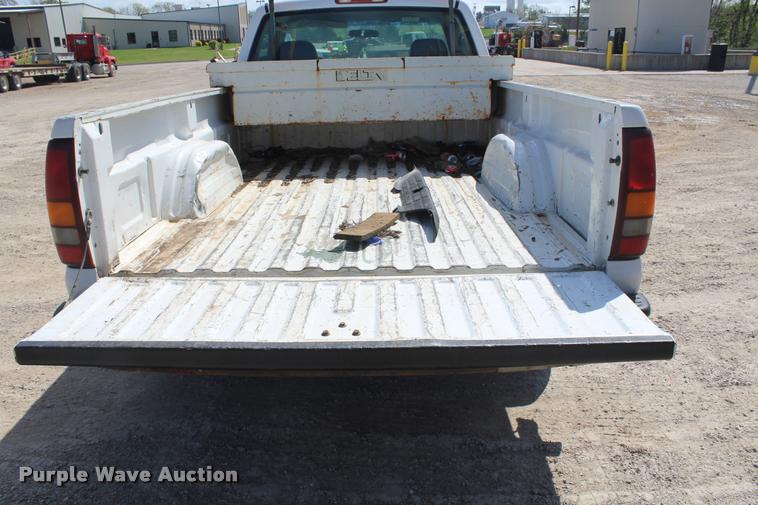 image for item K5808 2001 Chevrolet Silverado 1500 pickup truck