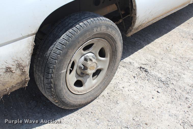 image for item K5808 2001 Chevrolet Silverado 1500 pickup truck