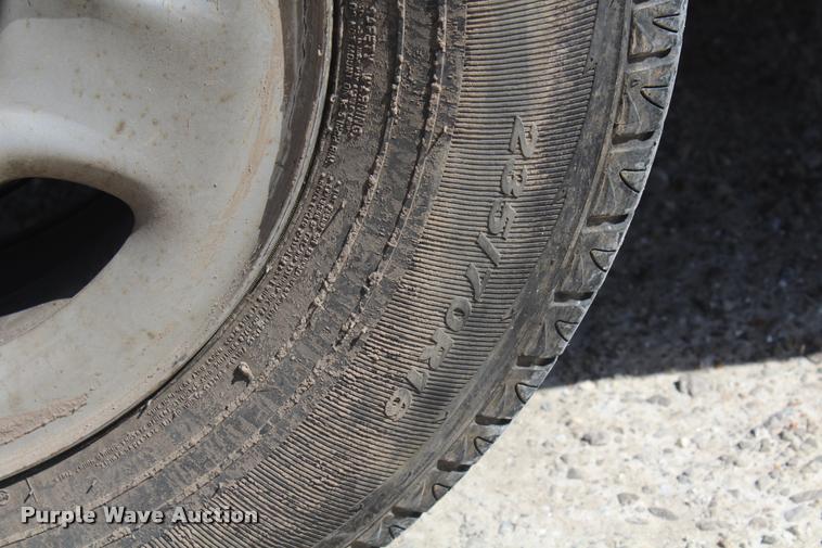 image for item K5808 2001 Chevrolet Silverado 1500 pickup truck