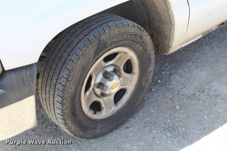 image for item K5808 2001 Chevrolet Silverado 1500 pickup truck