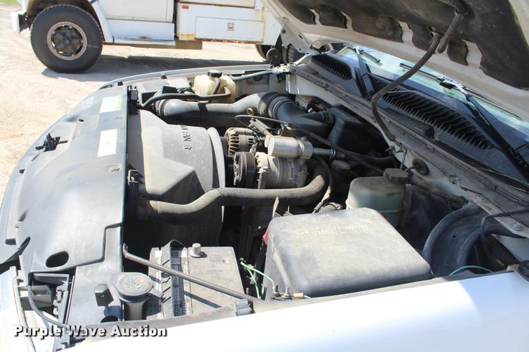 image for item K5808 2001 Chevrolet Silverado 1500 pickup truck