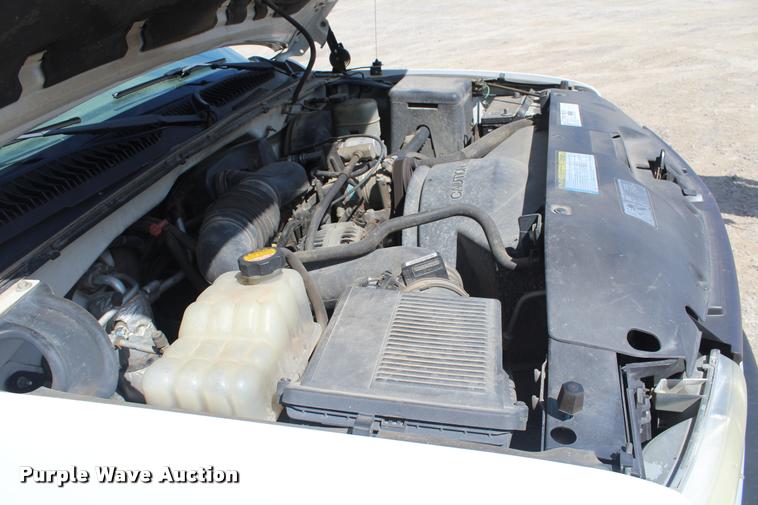 image for item K5808 2001 Chevrolet Silverado 1500 pickup truck