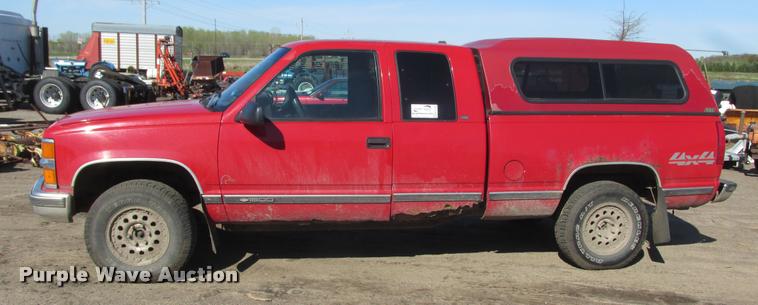 image for item K6128 1998 Chevrolet 1500 Ext. Cab pickup truck