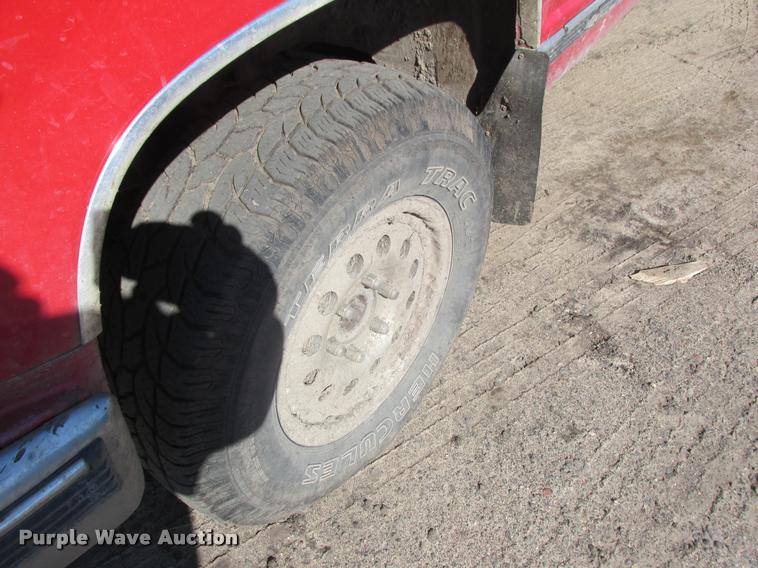 image for item K6128 1998 Chevrolet 1500 Ext. Cab pickup truck