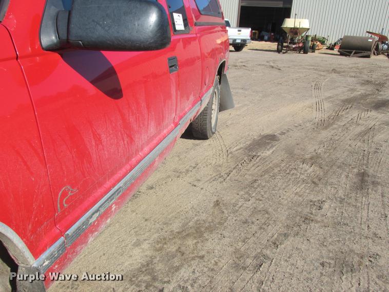 image for item K6128 1998 Chevrolet 1500 Ext. Cab pickup truck