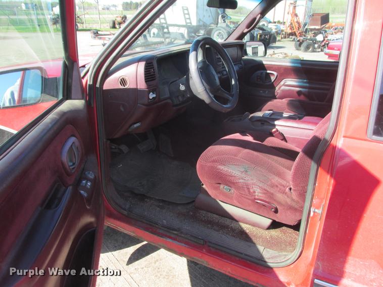 image for item K6128 1998 Chevrolet 1500 Ext. Cab pickup truck