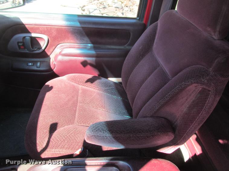 image for item K6128 1998 Chevrolet 1500 Ext. Cab pickup truck