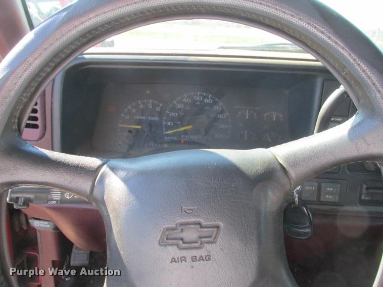 image for item K6128 1998 Chevrolet 1500 Ext. Cab pickup truck