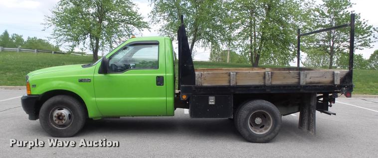 image for item K7660 2001 Ford F350 Super Duty XL flatbed pickup truck