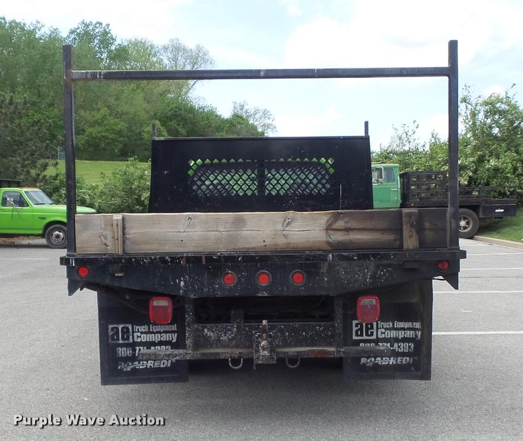 image for item K7660 2001 Ford F350 Super Duty XL flatbed pickup truck