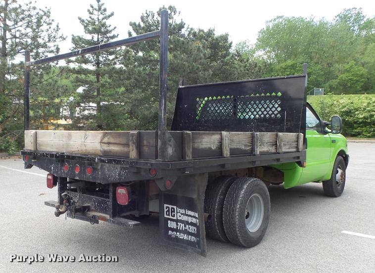 image for item K7660 2001 Ford F350 Super Duty XL flatbed pickup truck