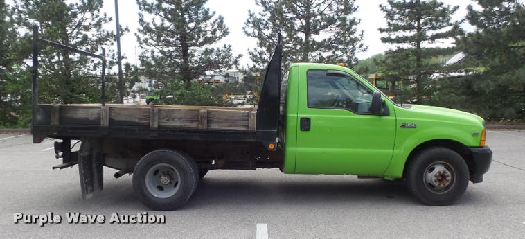 image for item K7660 2001 Ford F350 Super Duty XL flatbed pickup truck