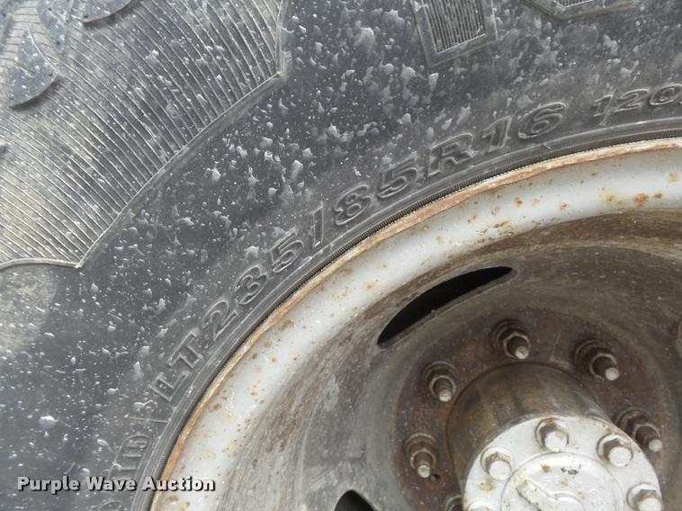 image for item K7660 2001 Ford F350 Super Duty XL flatbed pickup truck