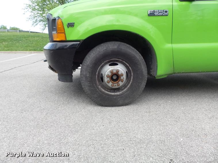 image for item K7660 2001 Ford F350 Super Duty XL flatbed pickup truck