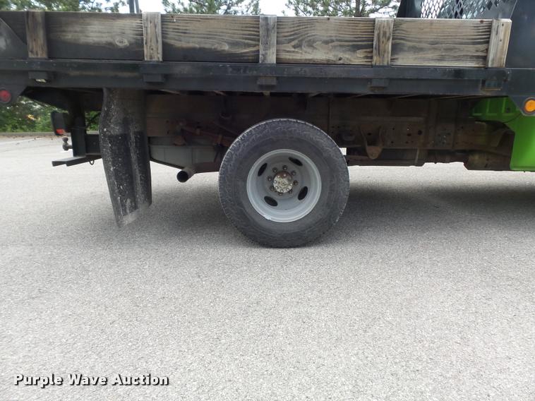 image for item K7660 2001 Ford F350 Super Duty XL flatbed pickup truck