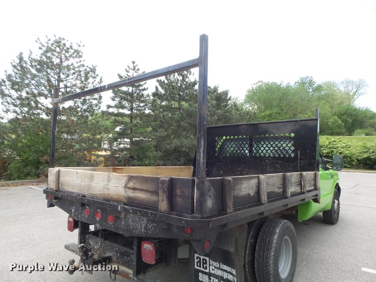 image for item K7660 2001 Ford F350 Super Duty XL flatbed pickup truck