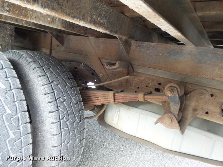 image for item K7660 2001 Ford F350 Super Duty XL flatbed pickup truck