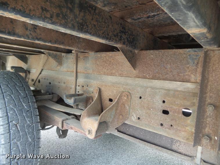 image for item K7660 2001 Ford F350 Super Duty XL flatbed pickup truck