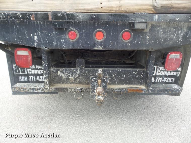 image for item K7660 2001 Ford F350 Super Duty XL flatbed pickup truck