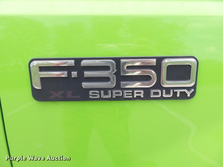 image for item K7660 2001 Ford F350 Super Duty XL flatbed pickup truck