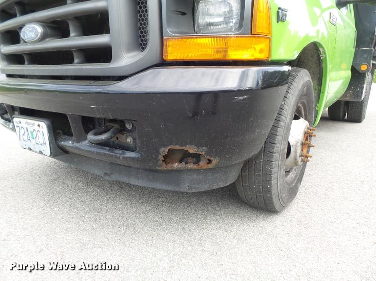 image for item K7660 2001 Ford F350 Super Duty XL flatbed pickup truck