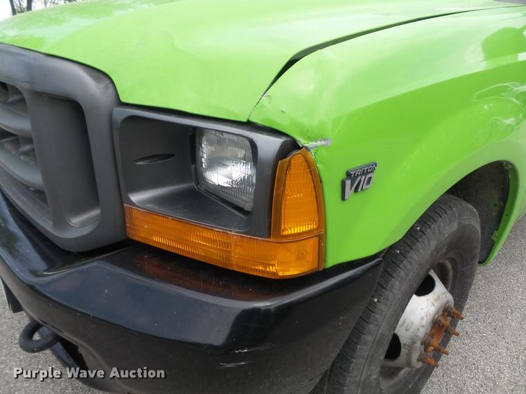 image for item K7660 2001 Ford F350 Super Duty XL flatbed pickup truck