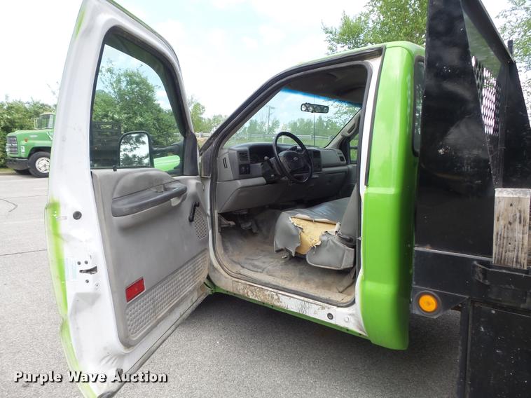 image for item K7660 2001 Ford F350 Super Duty XL flatbed pickup truck