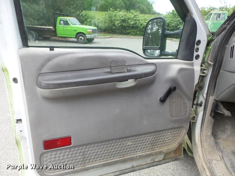 image for item K7660 2001 Ford F350 Super Duty XL flatbed pickup truck