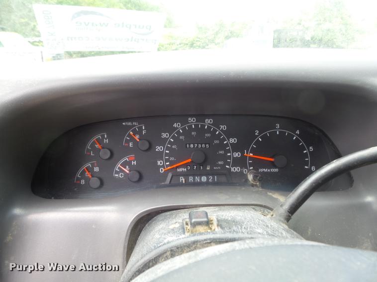 image for item K7660 2001 Ford F350 Super Duty XL flatbed pickup truck