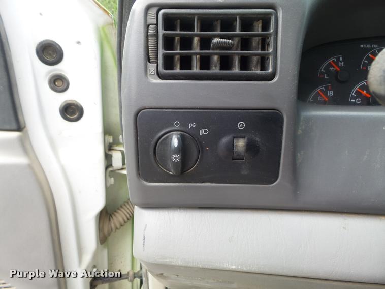 image for item K7660 2001 Ford F350 Super Duty XL flatbed pickup truck