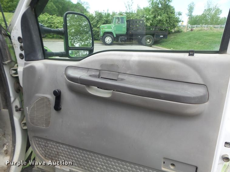 image for item K7660 2001 Ford F350 Super Duty XL flatbed pickup truck