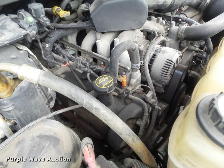 image for item K7660 2001 Ford F350 Super Duty XL flatbed pickup truck