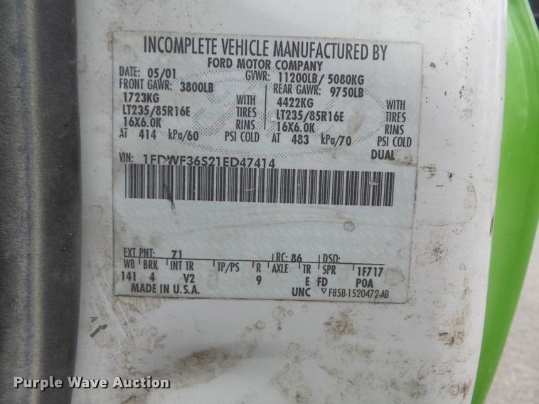 image for item K7660 2001 Ford F350 Super Duty XL flatbed pickup truck