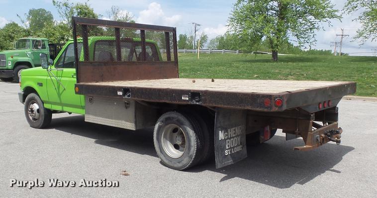 image for item K7661 1997 Ford F350 XL flatbed pickup truck