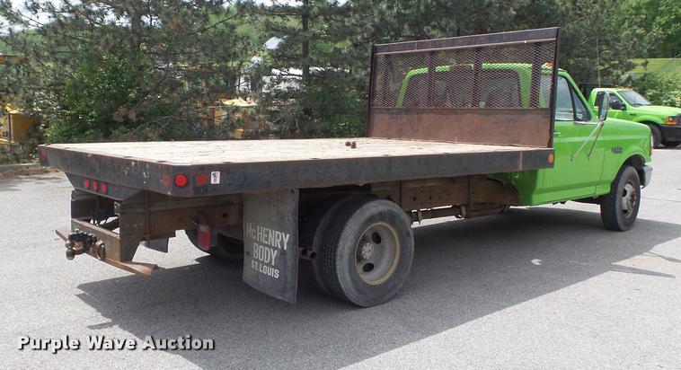 image for item K7661 1997 Ford F350 XL flatbed pickup truck