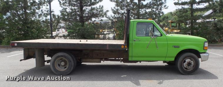 image for item K7661 1997 Ford F350 XL flatbed pickup truck