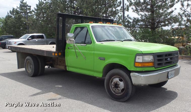 image for item K7661 1997 Ford F350 XL flatbed pickup truck