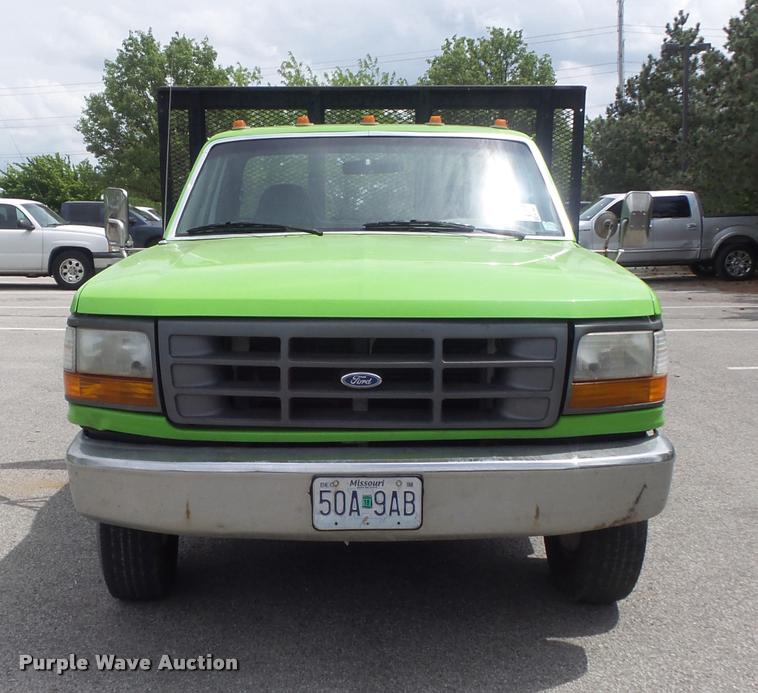 image for item K7661 1997 Ford F350 XL flatbed pickup truck