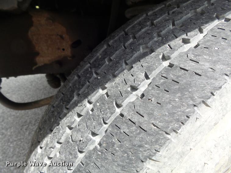 image for item K7661 1997 Ford F350 XL flatbed pickup truck