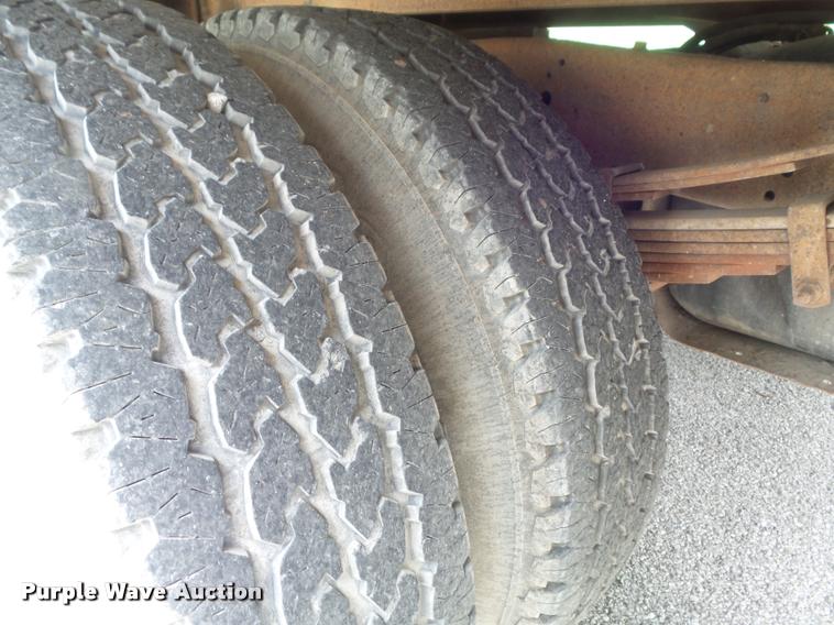 image for item K7661 1997 Ford F350 XL flatbed pickup truck