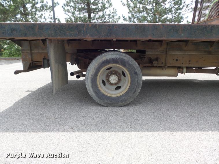 image for item K7661 1997 Ford F350 XL flatbed pickup truck